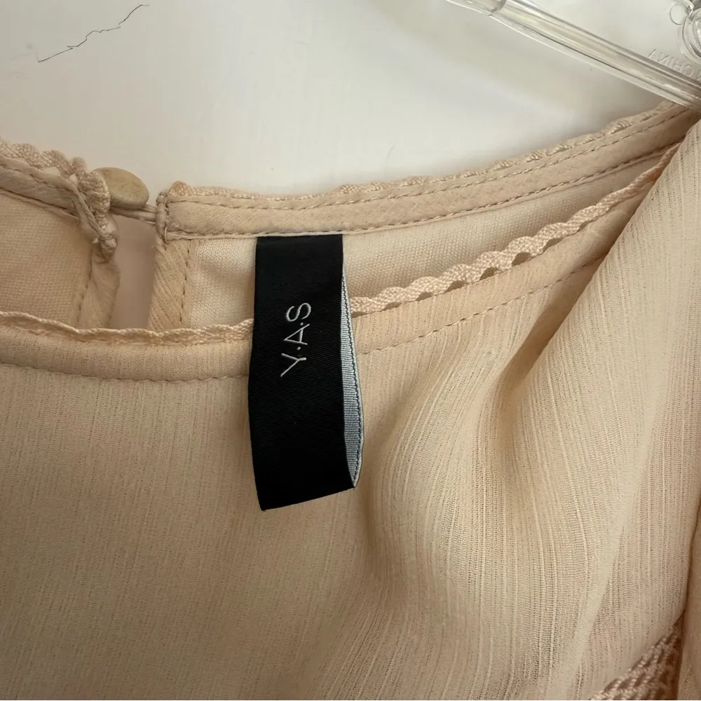 YAS beige Ruffle dress - Image 3