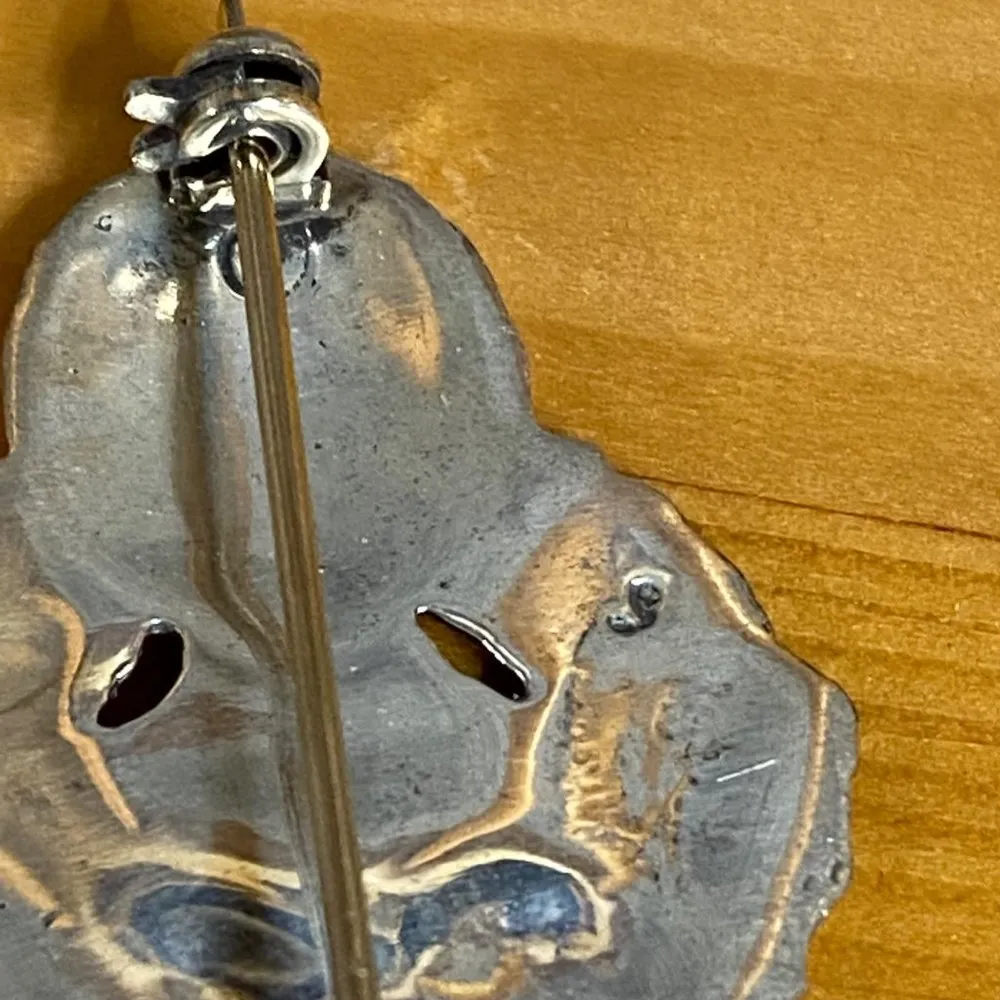 Little Girl with Christmas Wreath Pin Brooch Silver Color Jewelry - Image 7