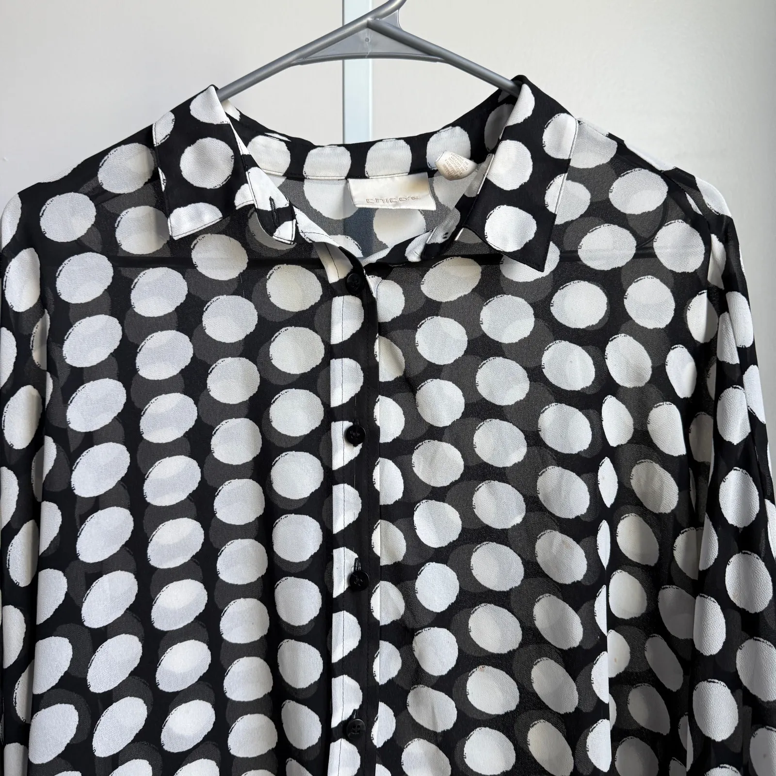 Chico's‎ sz 0 black white polkadot button down blouse - Image 2