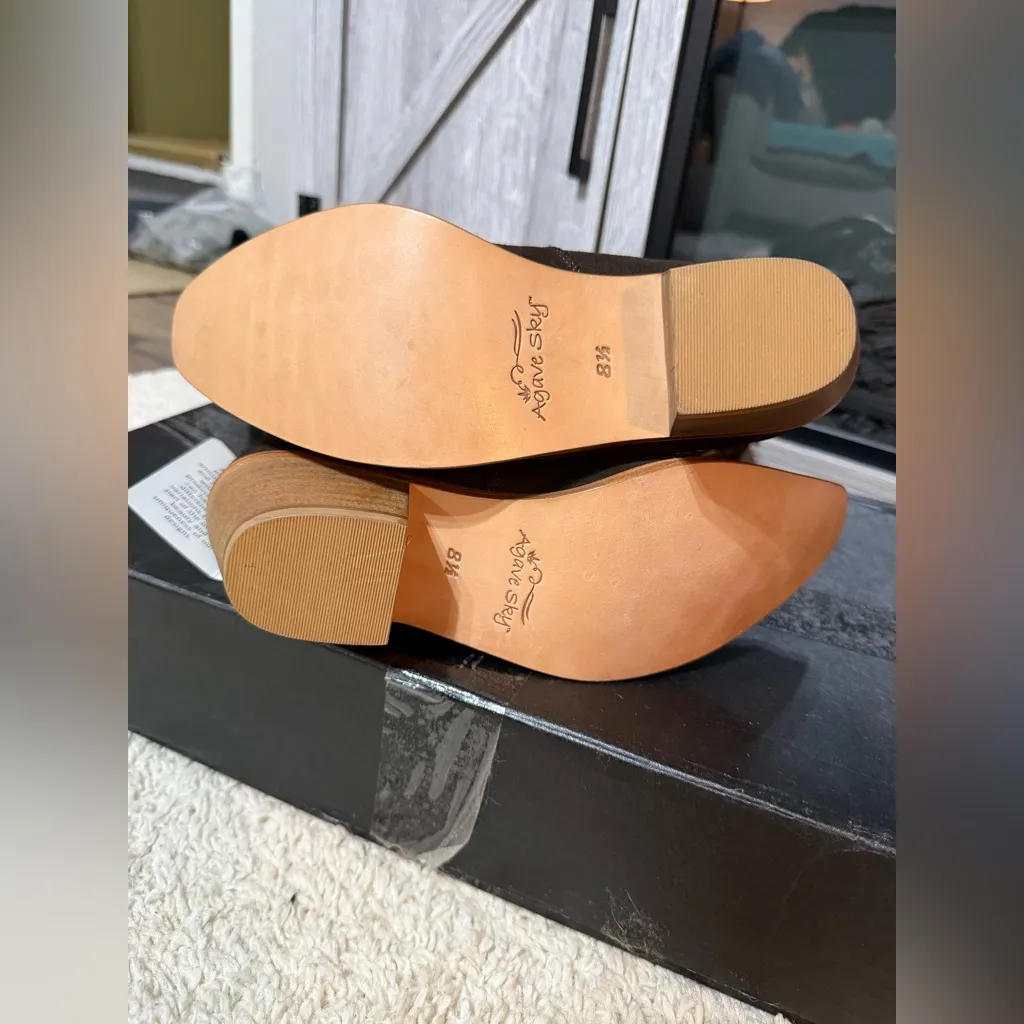 NIB Agave Sky Jasmine Cowgirl Brown w/Cream Stitch Mid - Image 5