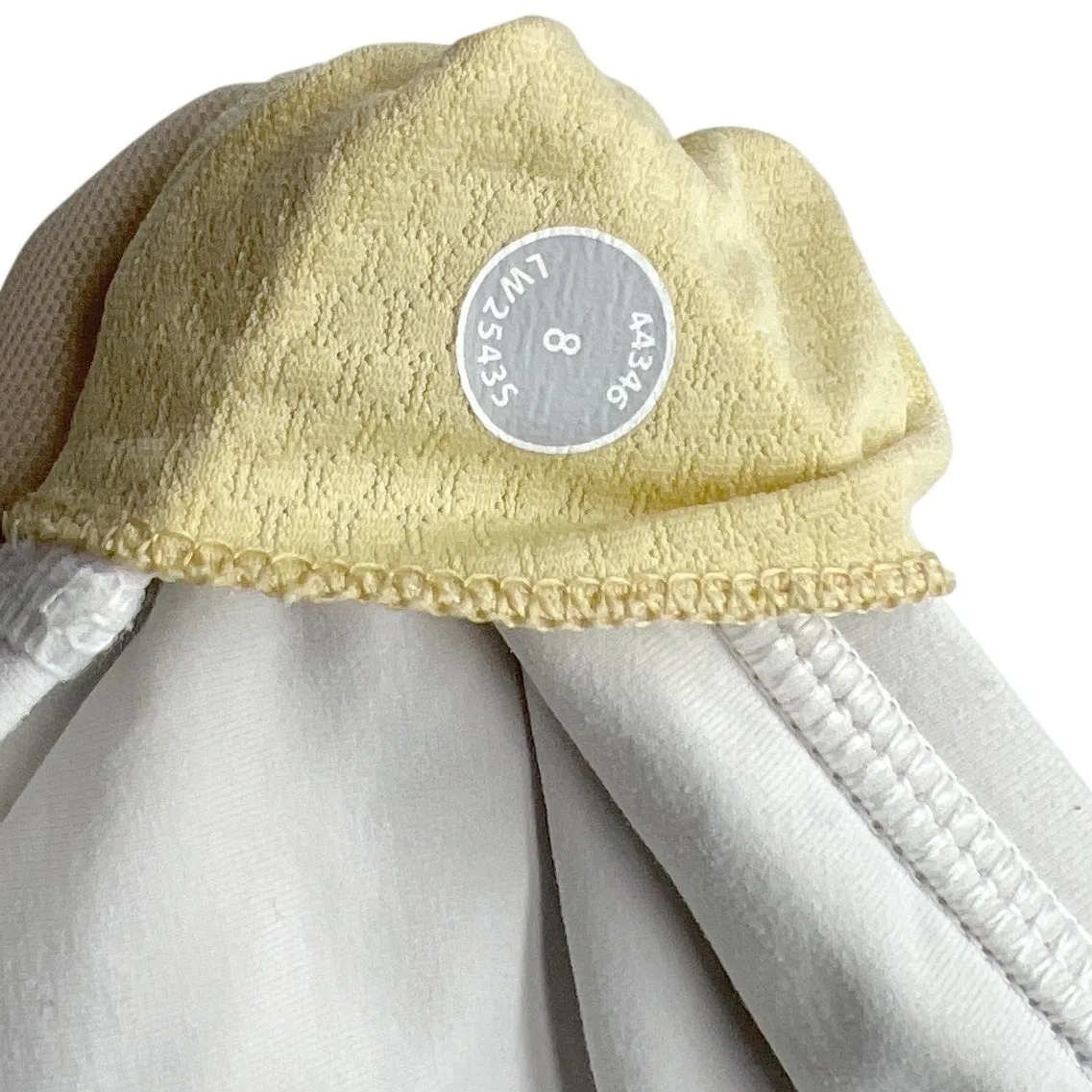 Lululemon Free To Be Bra White Size 8 Luxtreme Light Support Yoga EUC - Image 5