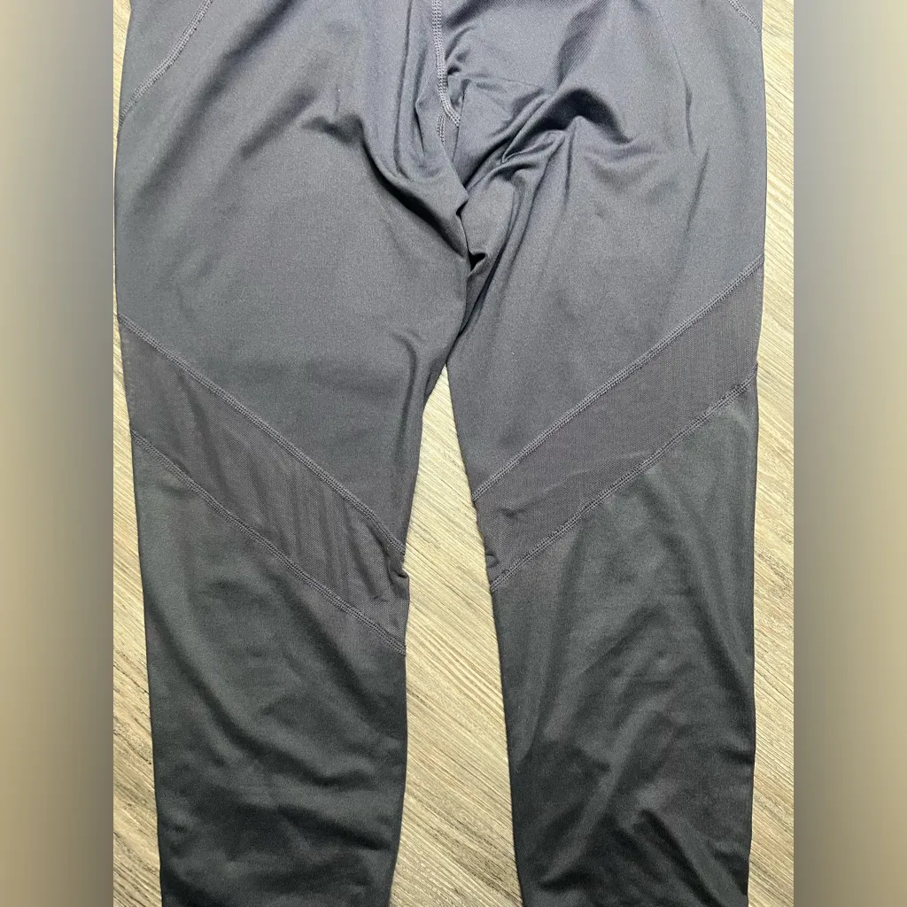 Nike Women'sDri-Fit Leggings Size Medium - Image 6