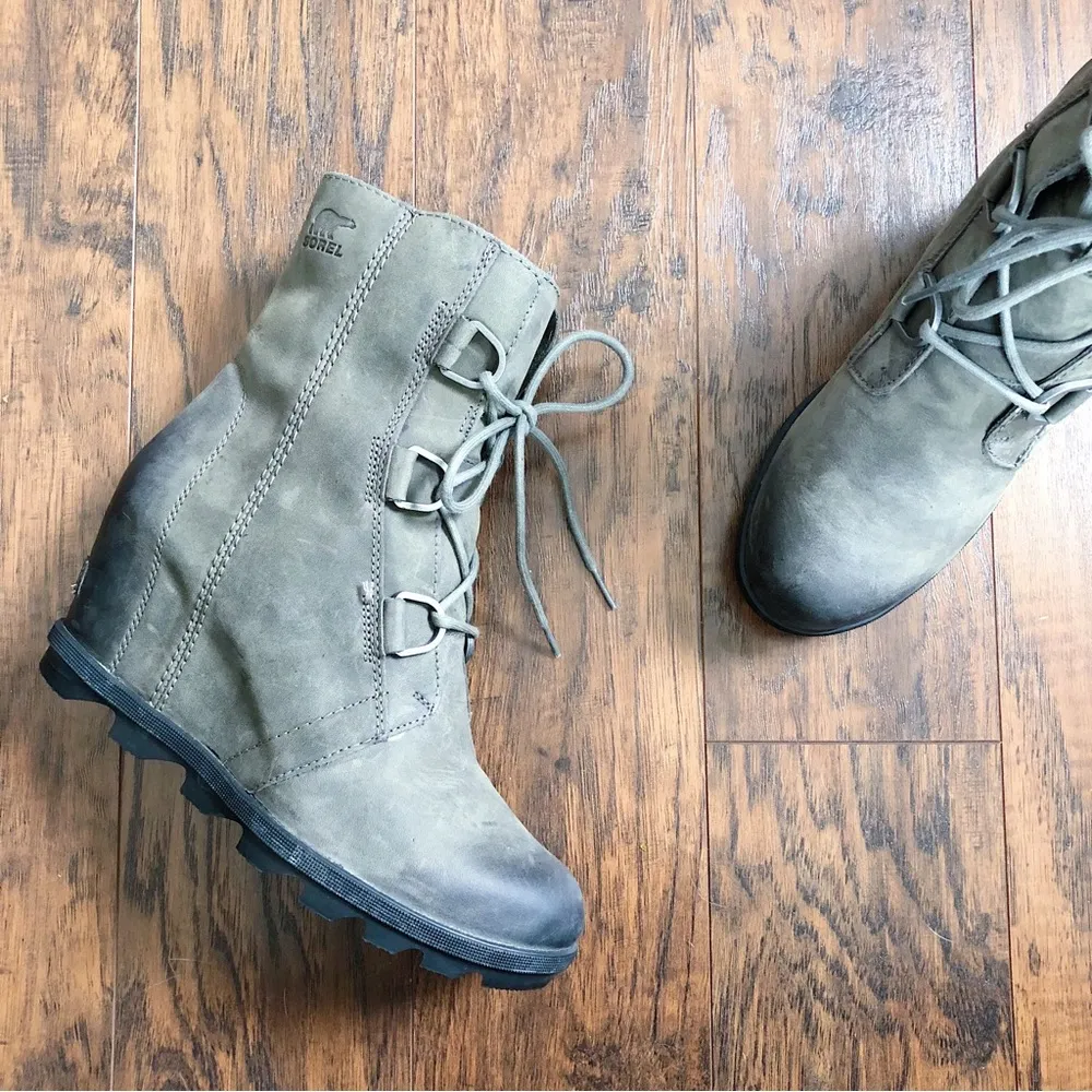 Sorel • Joan of Arctic mid wedge II lace up boot Quarry grey waterproof leather - Image 7
