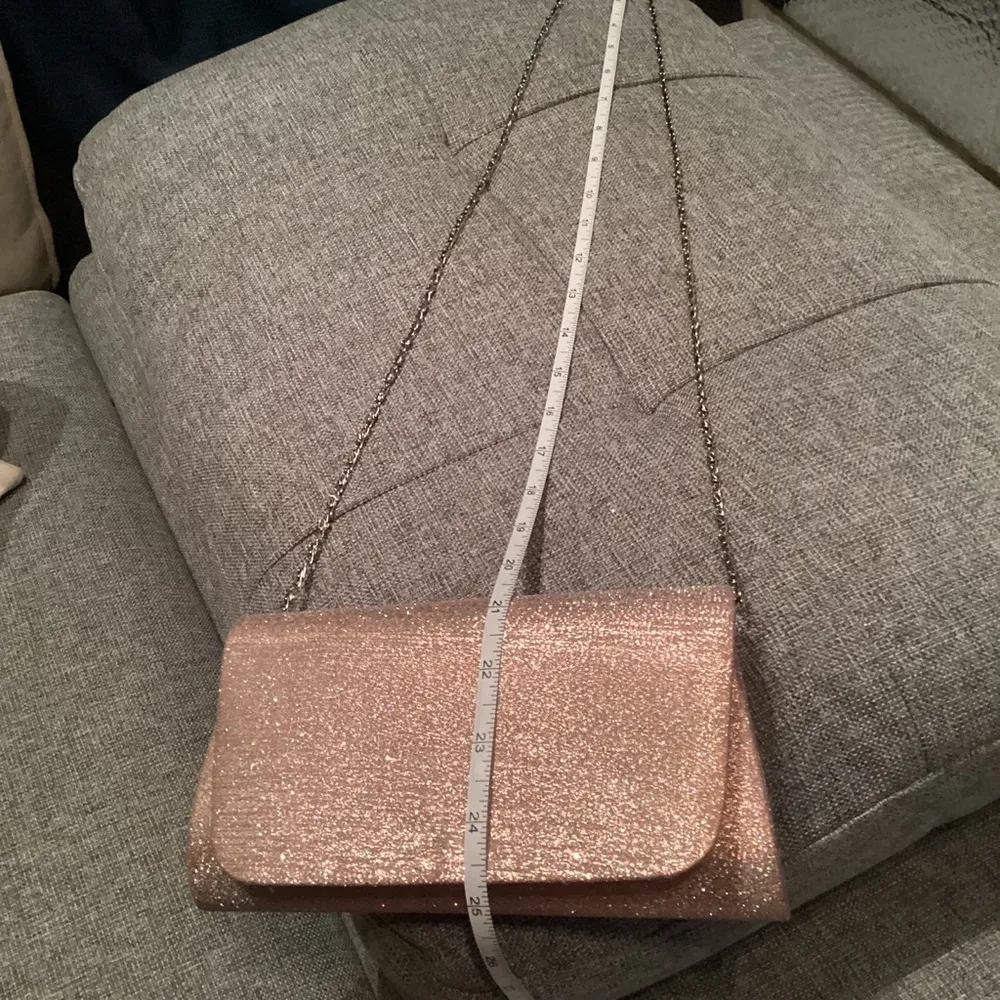 NWOT Elegant Pink Beautiful Glittery Hand Bag - Image 6