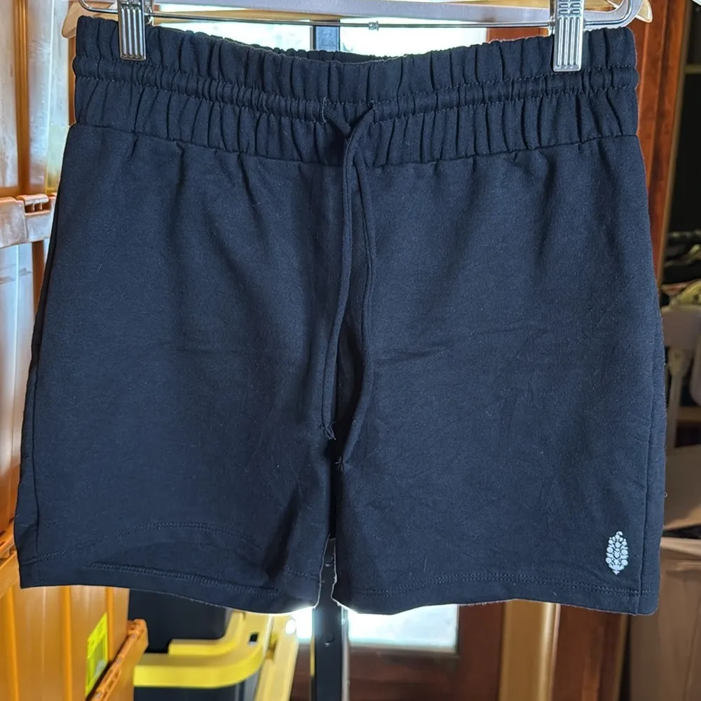 NWOT FREE PEOPLE Movement Sunny Athleisure Shorts Black Size Small - Image 4