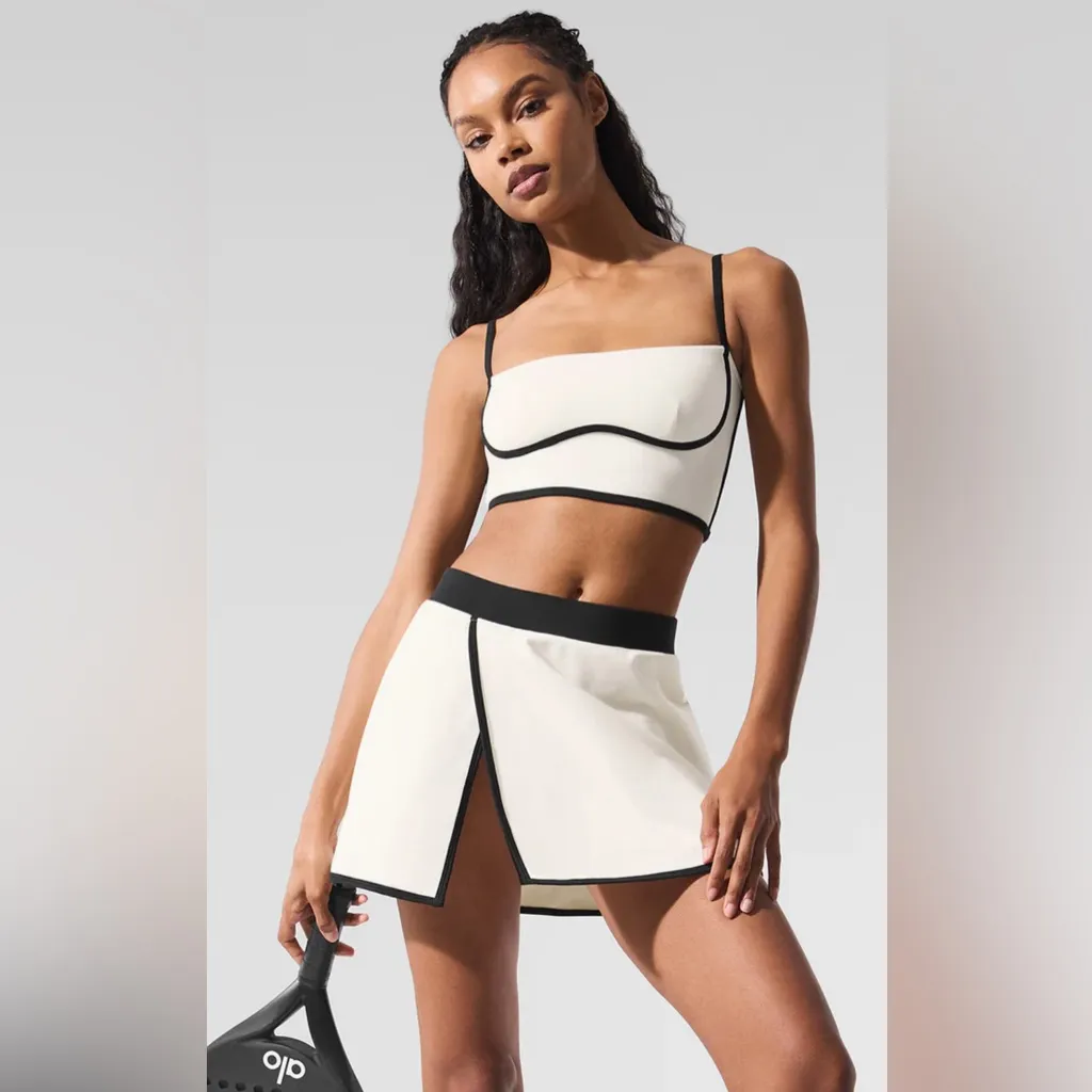 Alo Yoga NWT Airbrush Streamline Bra Tank Top Ivory Black Size M - Image 3