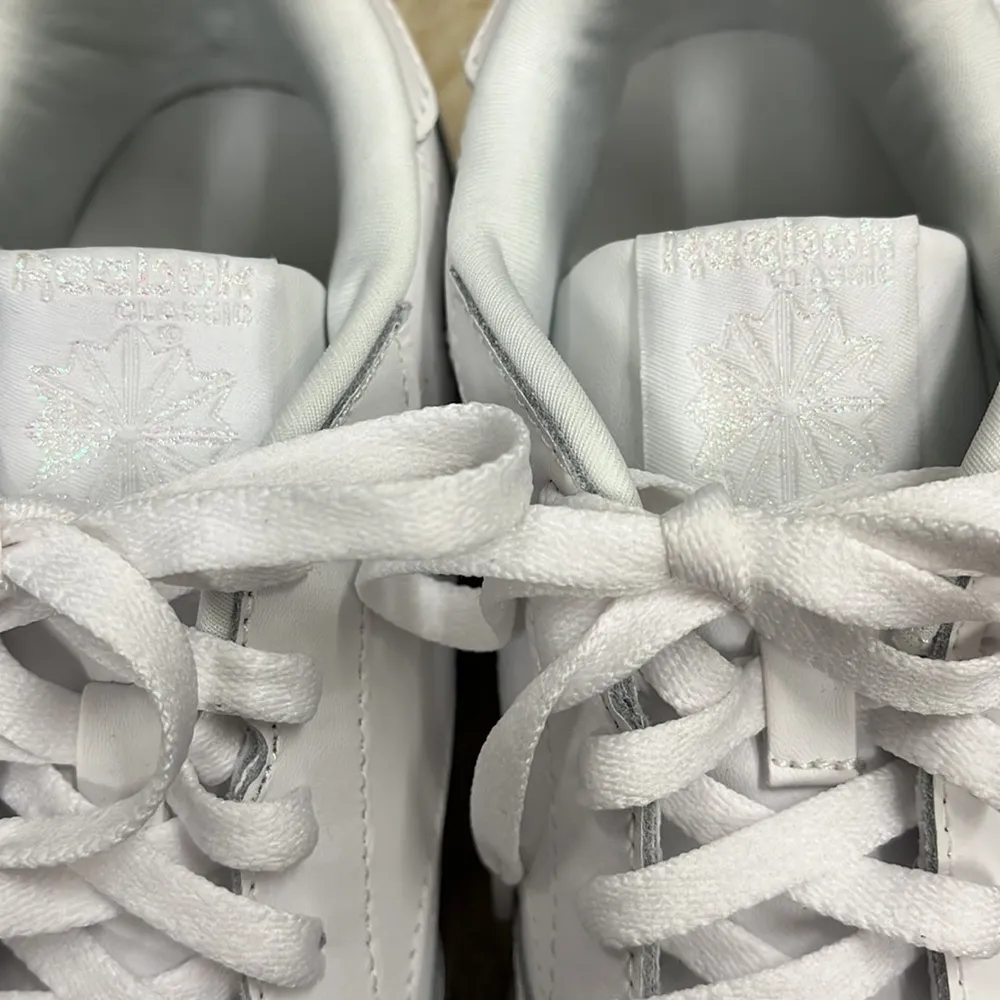 Reebok Classics White Leather Sneaker Size 37EU 5.5 kids Iridescent - Image 4