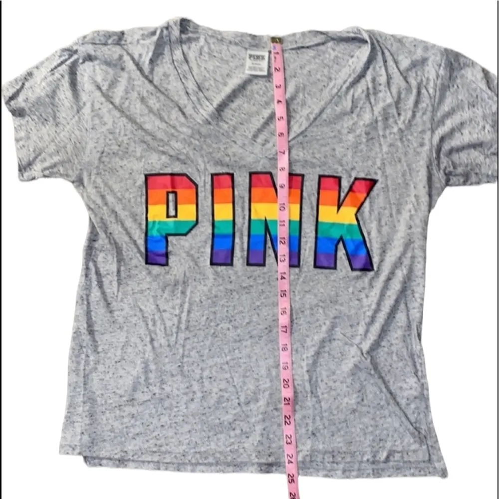 VS PINK | PRIDE 🤗 VNECK GRAY MULTICOLORED RAINBOW 🌈 TOP - Image 3