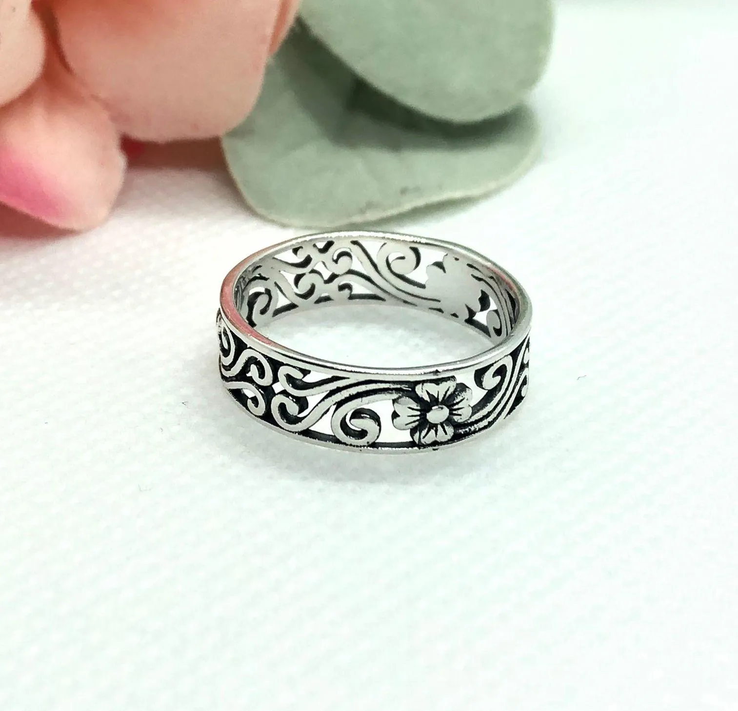 Flower Leaves Eternity Band | Size 8 Silver - Image 5