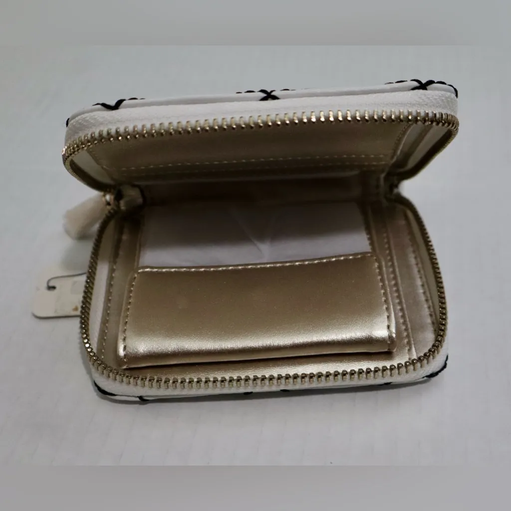 Guess Small Zip Up Wallet White - Image 4