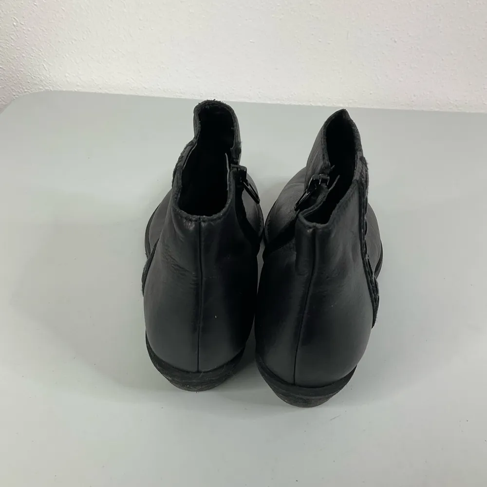 Zodiac Black Leather Ankle Boots Size 8.5 - Image 4