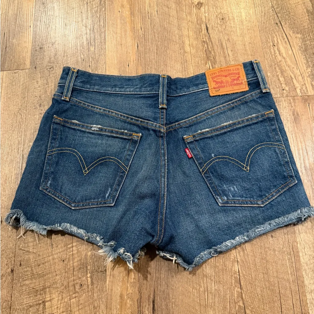 Levi’s 501 Denim Shorts Dark Wash Size 26 - Image 3