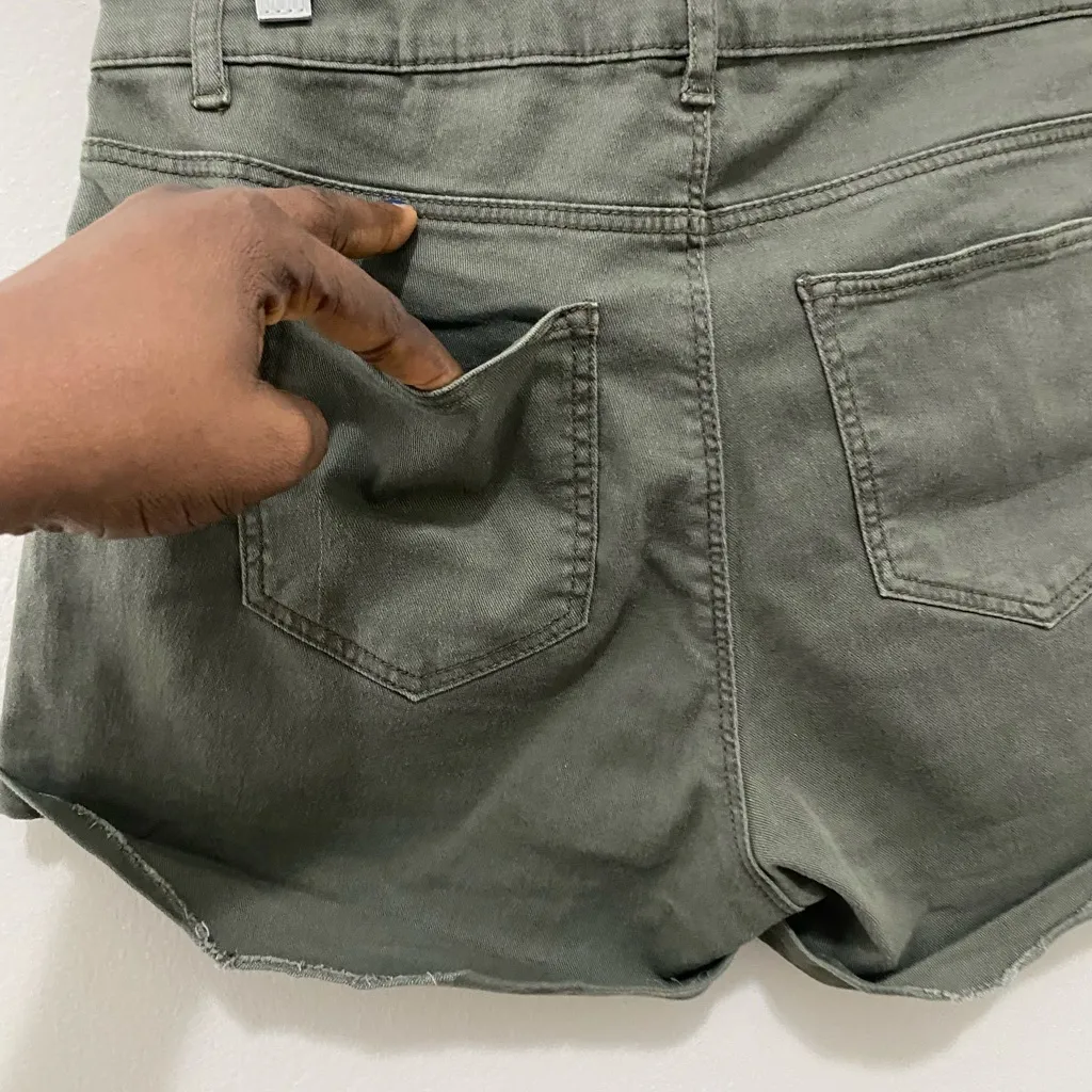 H&M Khaki Green Jean Shorts for Women - Image 3