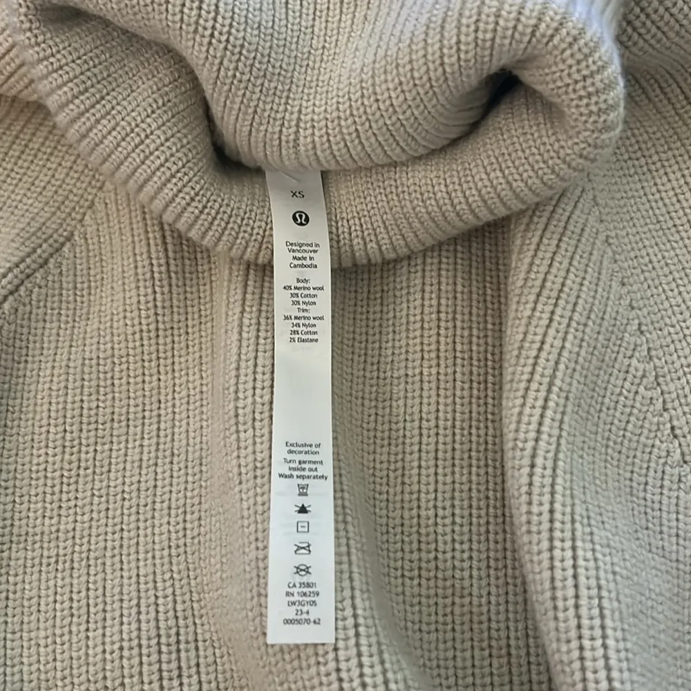 NWT!! Lululemon Merino Wool-Blend Sweater Vest
Heathered Bone - Image 6