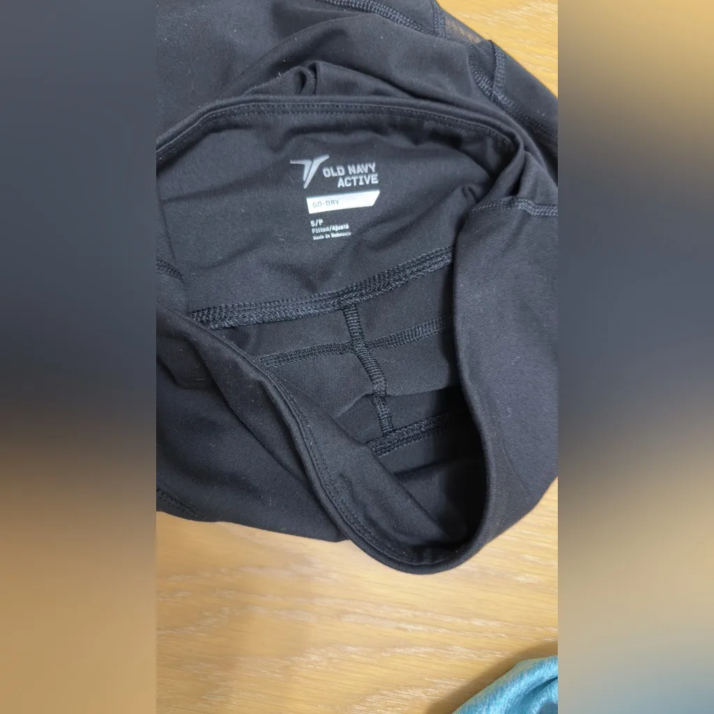 CRZ YOGA Blue Tank Top and Black Old Navy leggings. - Image 7