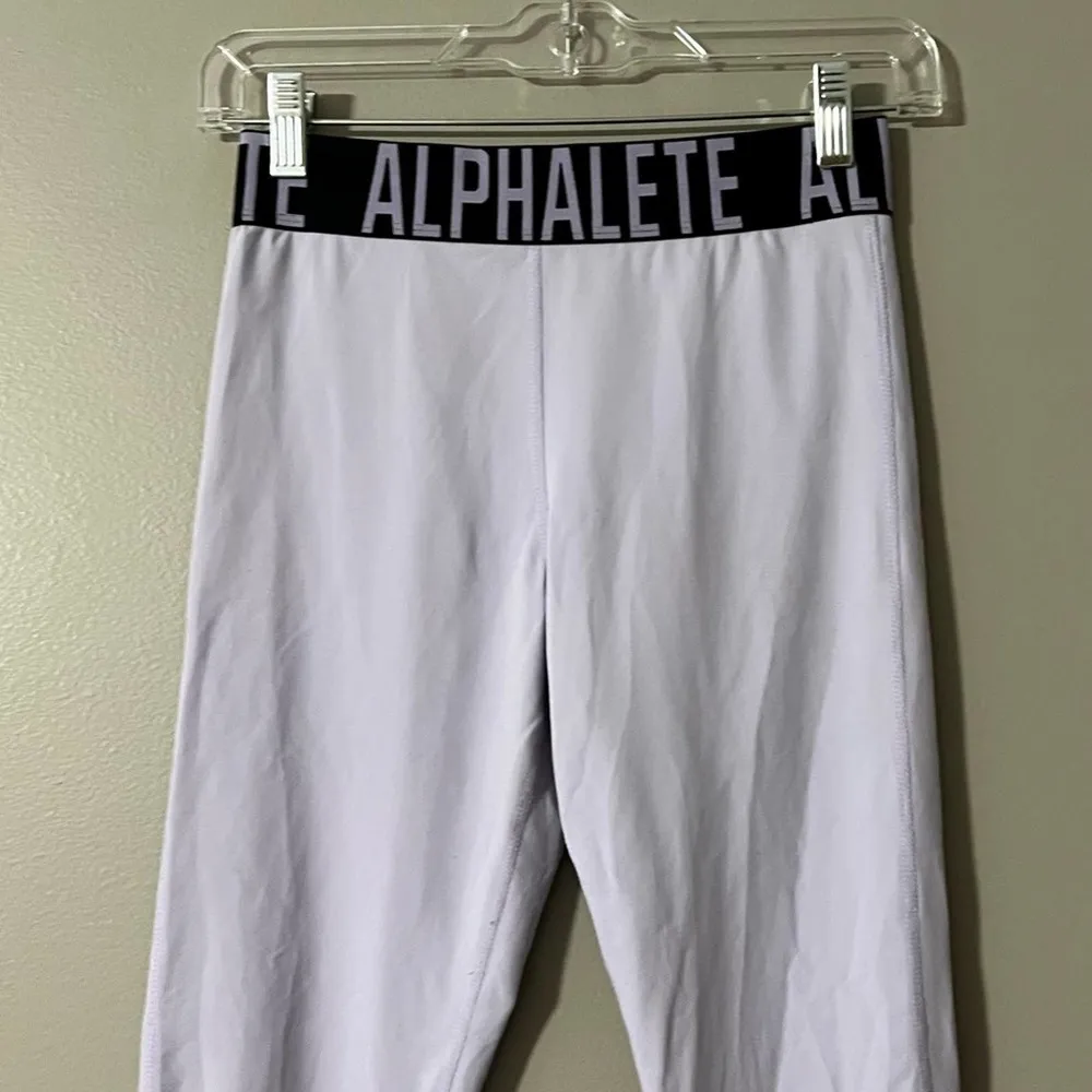 Alphalete Criss Cross 7/8 Length Athletic Leggings in Lilac Pastel Women's S - Image 3