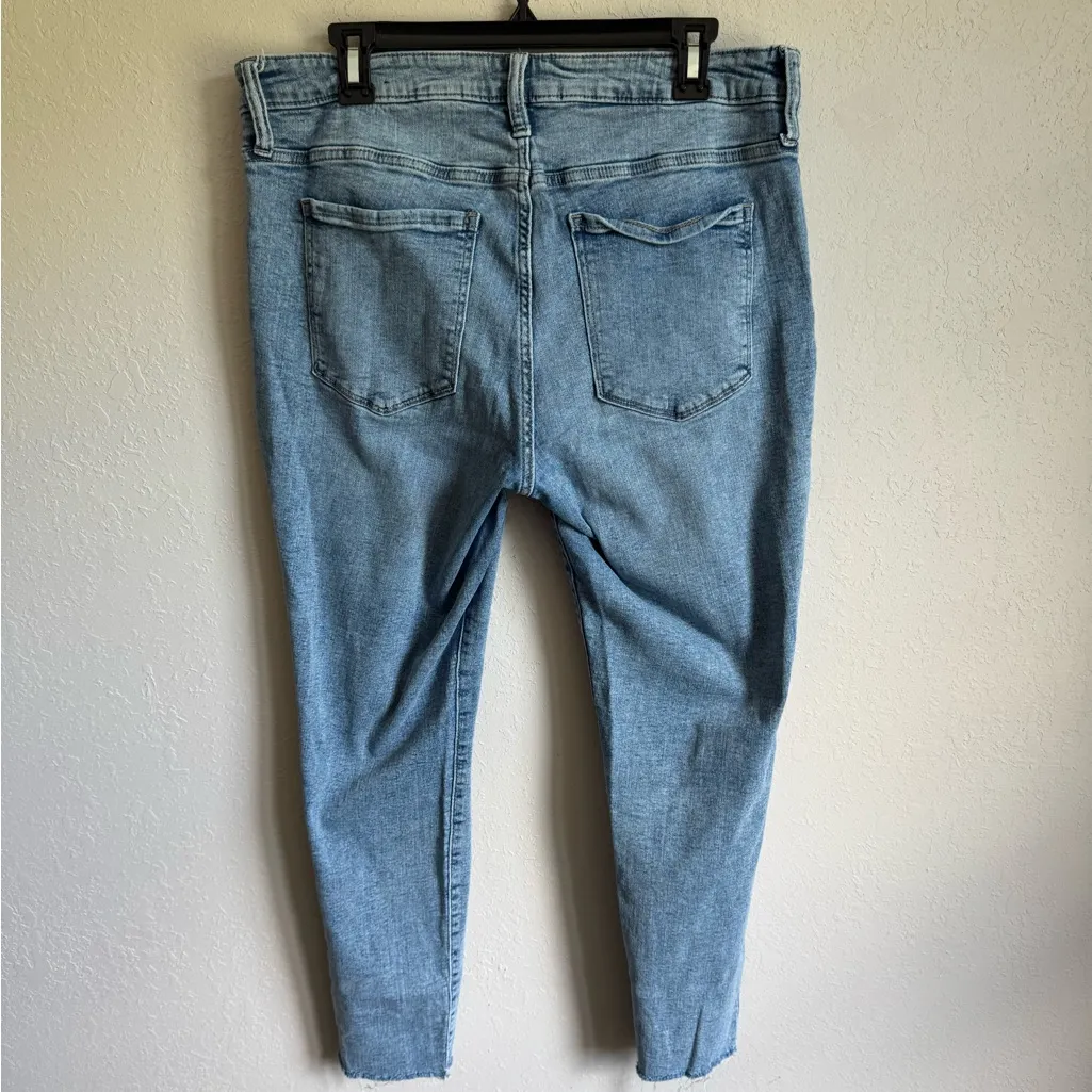 Gap Light Wash Blue Denim Universal Legging Skinny Distressed Jeans Womens 33 - Image 5