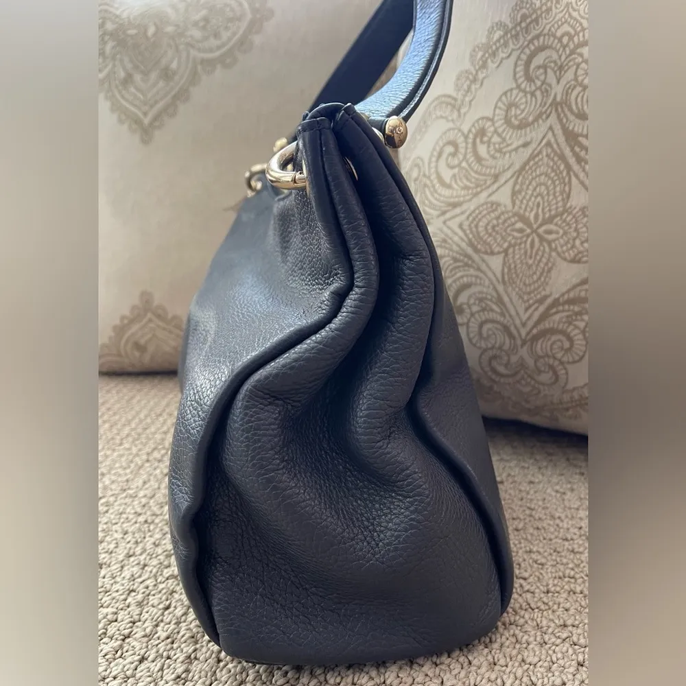 Pebble Leather Shoulder Bag with Good - Image 8