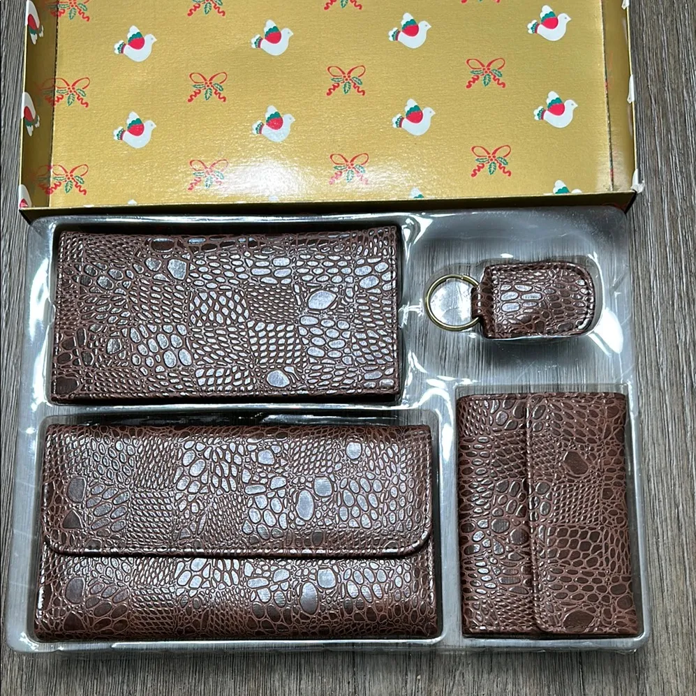 Elegant Brown Accessory Set w/ Wallet, Check book, key chain, notebook no brand - Image 1