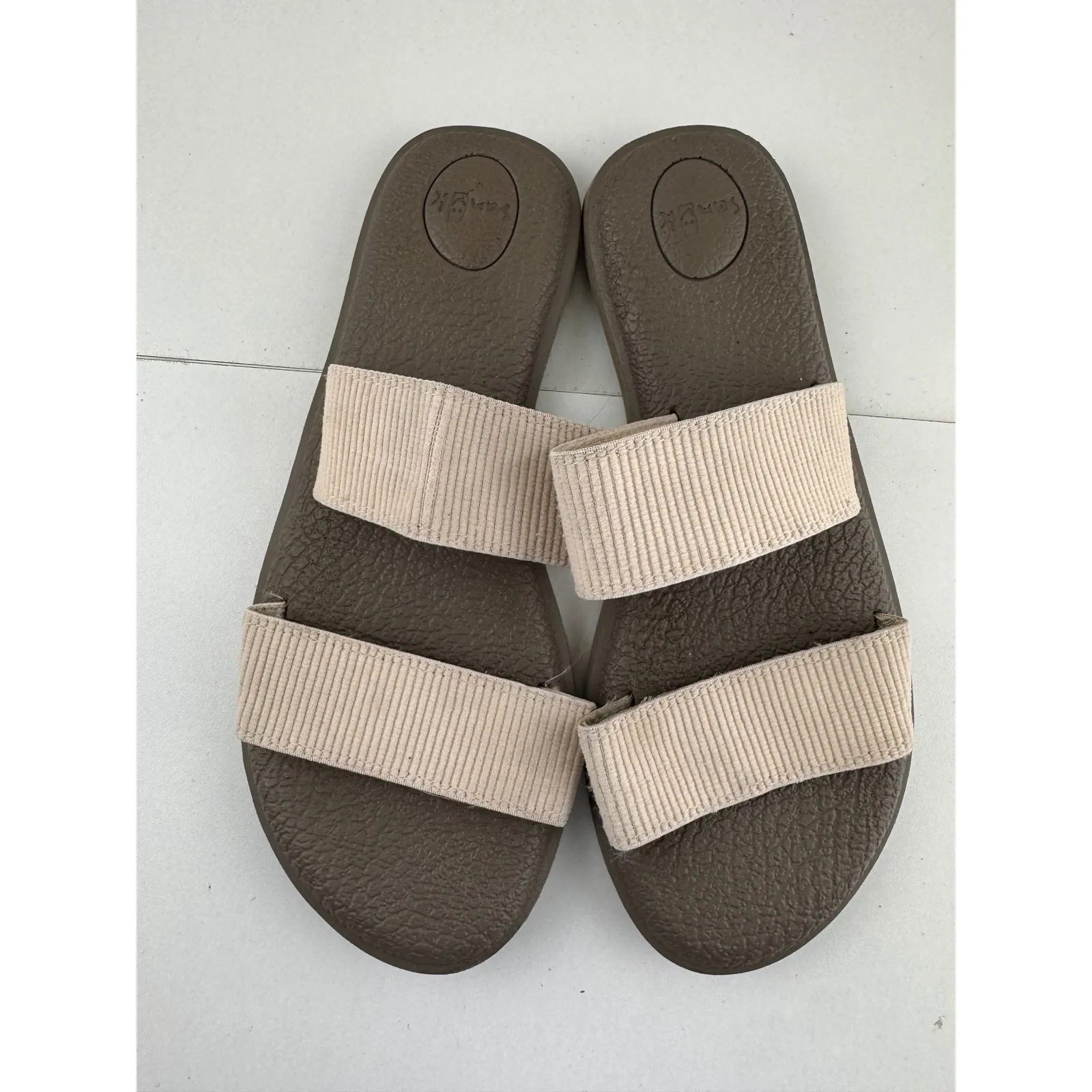 Sanuk Yoga Sling 2 Flip Flops Sandals Womens Size 8 Beige Comfort Casual - Image 2
