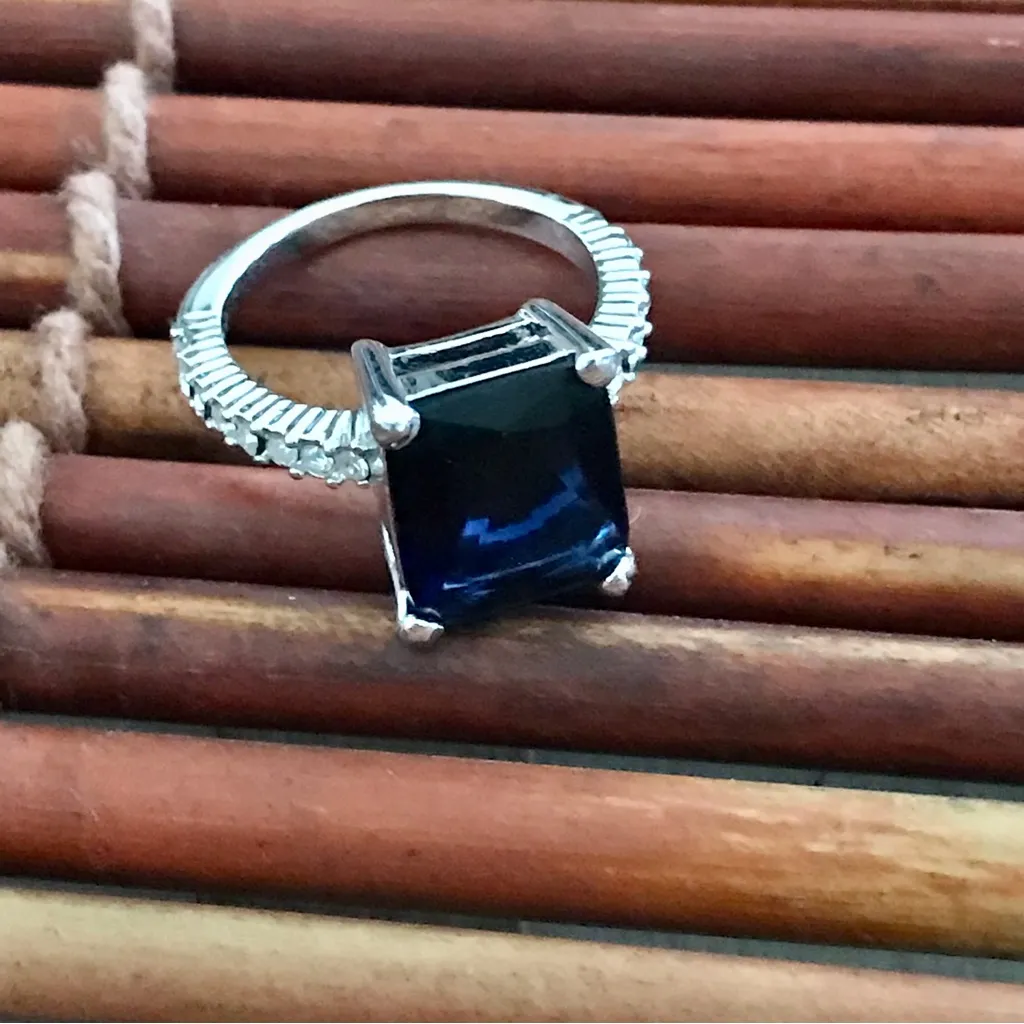 Solitaire Square Blue stone Silver Tone size 7 - Image 3