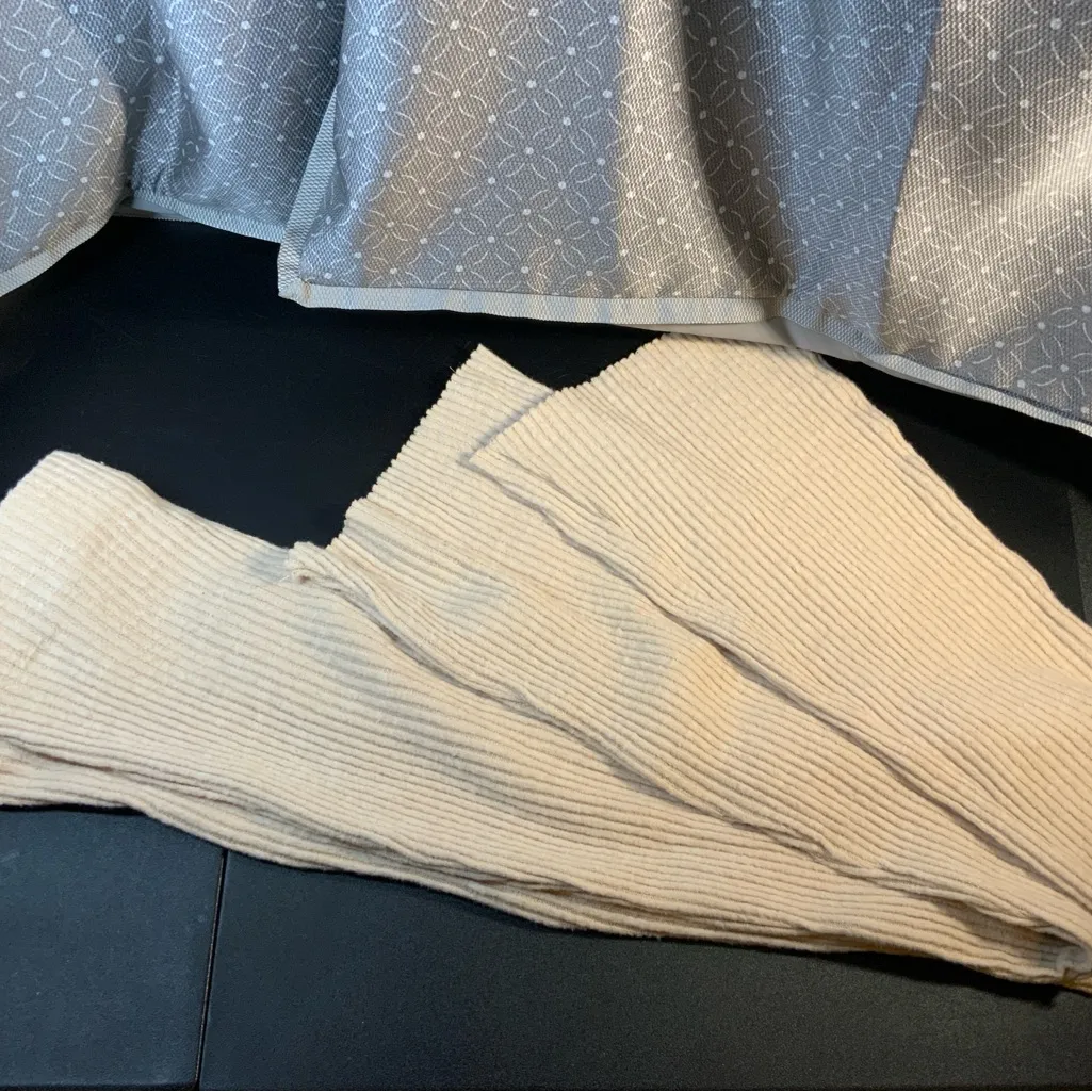 Loveriche Women’s/juniors ribbed beige flared leg  leggings size NWT ' - Image 5