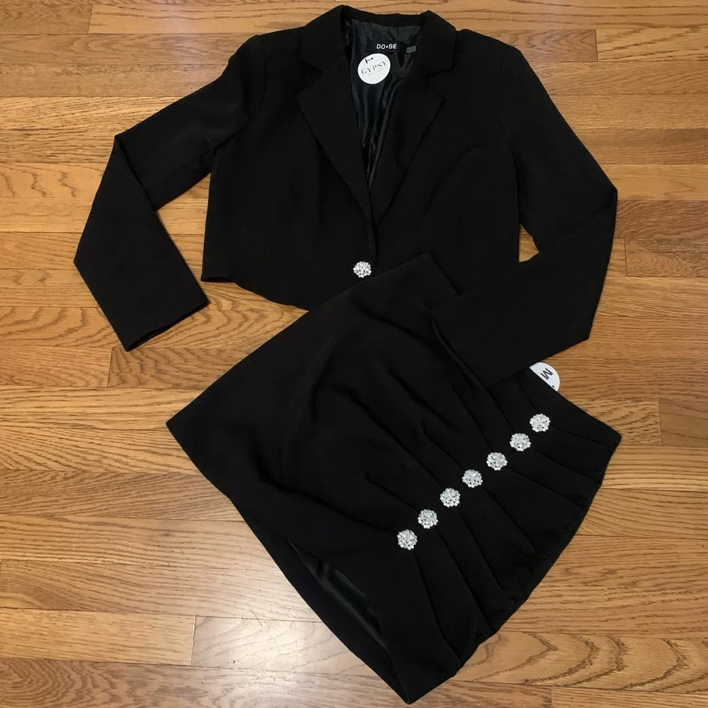 NWT Rhinestone button detail crop blazer & mini skirt set - Image 10