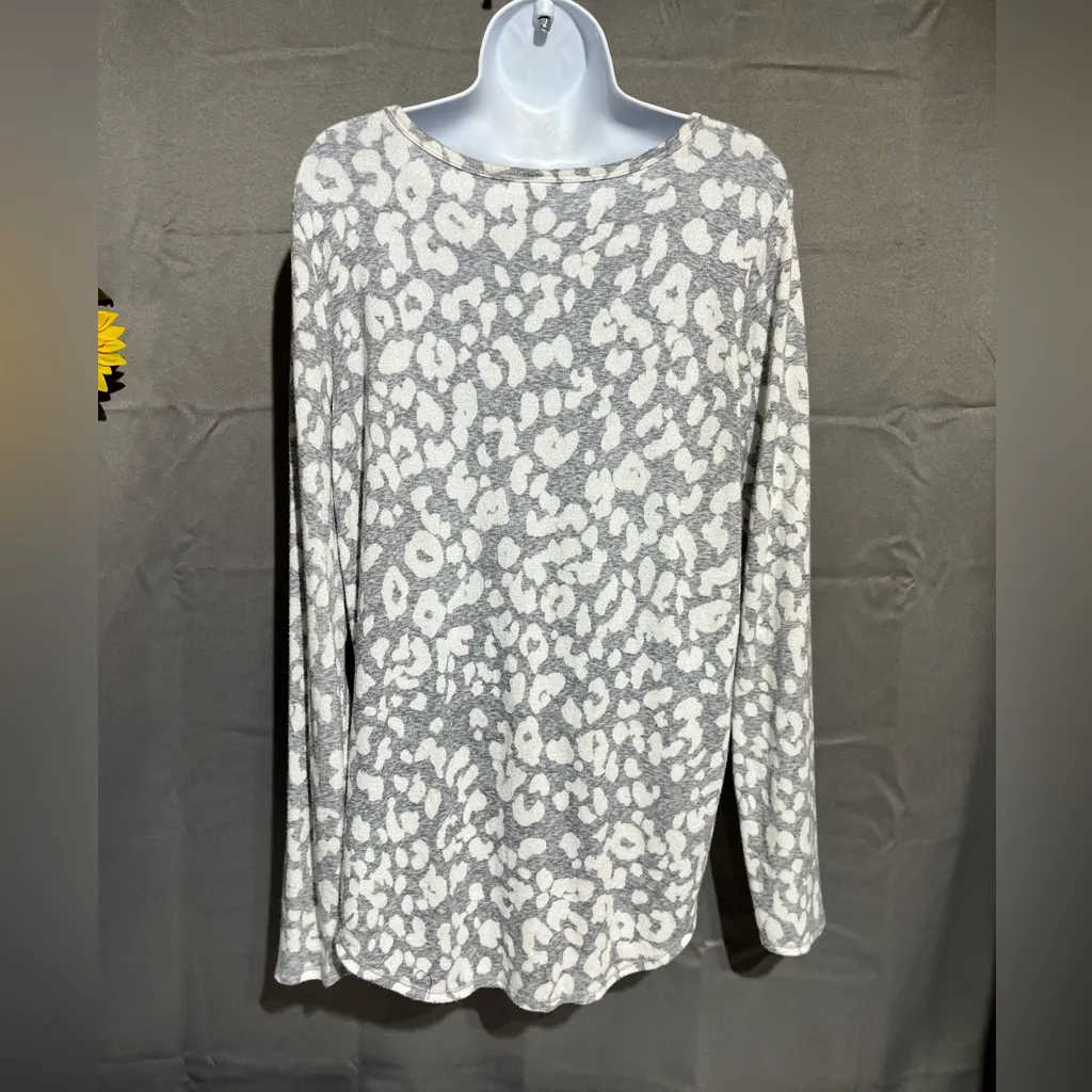 Old Navy Patterned Plush-Knit Long-Sleeve Tee - Image 6