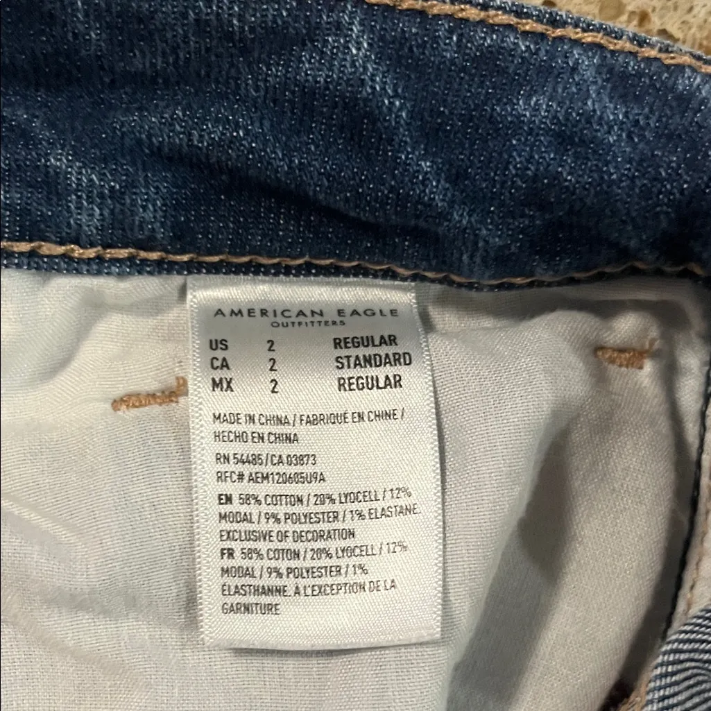 American Eagle Outfitters Stretch Denim Mom Jeans size 2 - Image 4