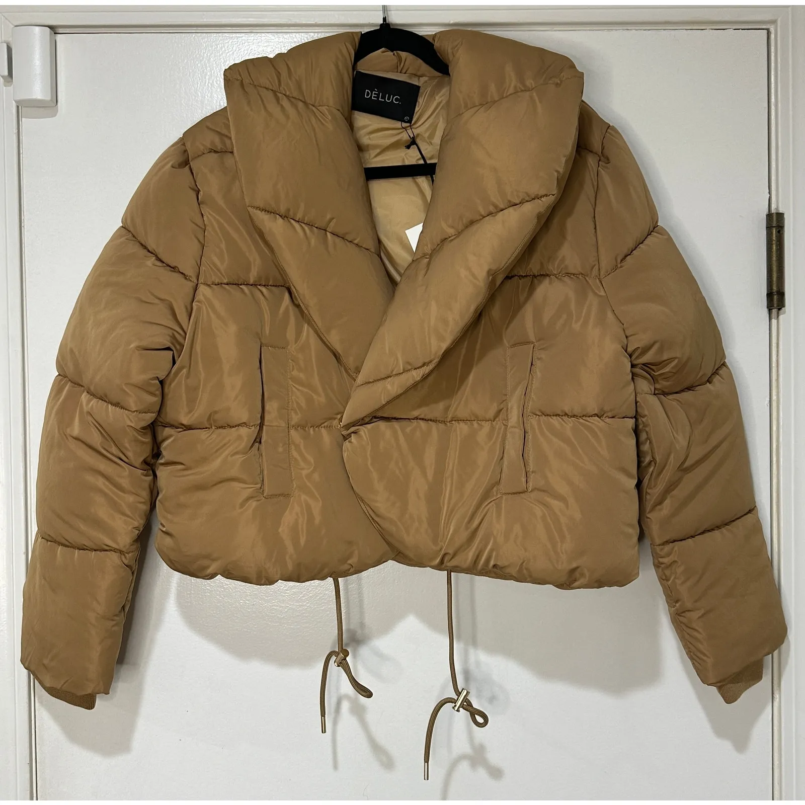 Deluc Gregory Quilted Crop Puffer Jacket Caramel Size Small NWT Drawstrings Tan - Image 2