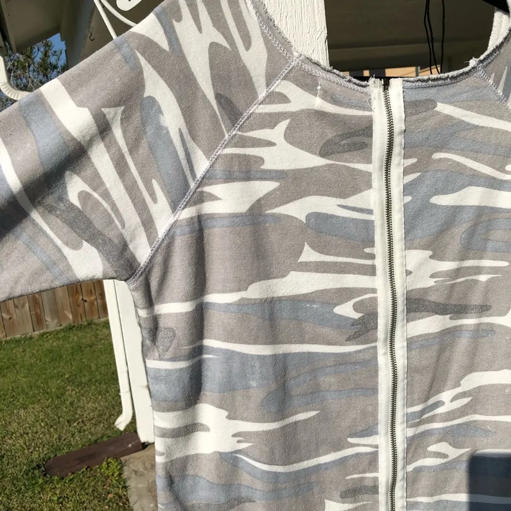 Camo Sweatshirt with back zipper S - Image 4