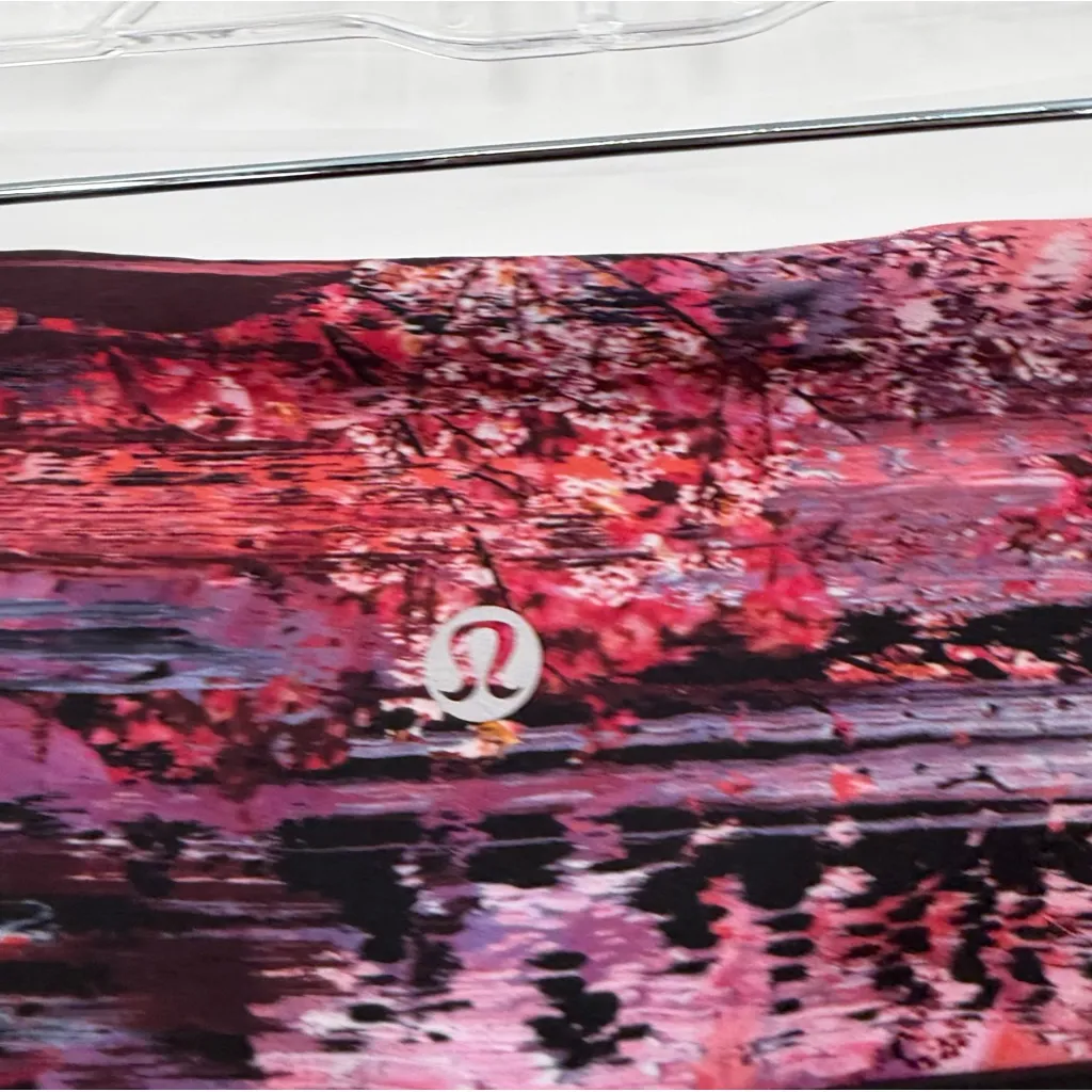 Lululemon Sweat & Repeat Crop *21"
Black / Dahliascape Multi 4 - Image 3