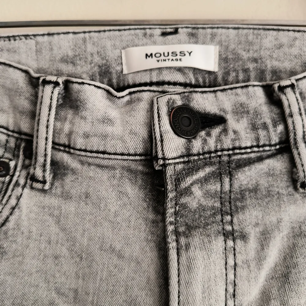 Moussy Vintage Women's Black Light Wash Cropped Raw Hem Jean Pants 27 - Image 2