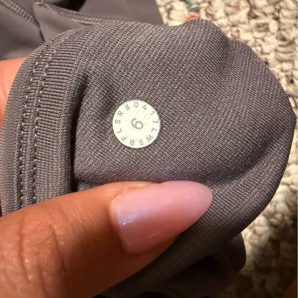 Lululemon Awakening Tight *Taryn Toomey Collection 25"
Magnum- Size 6 - Image 7
