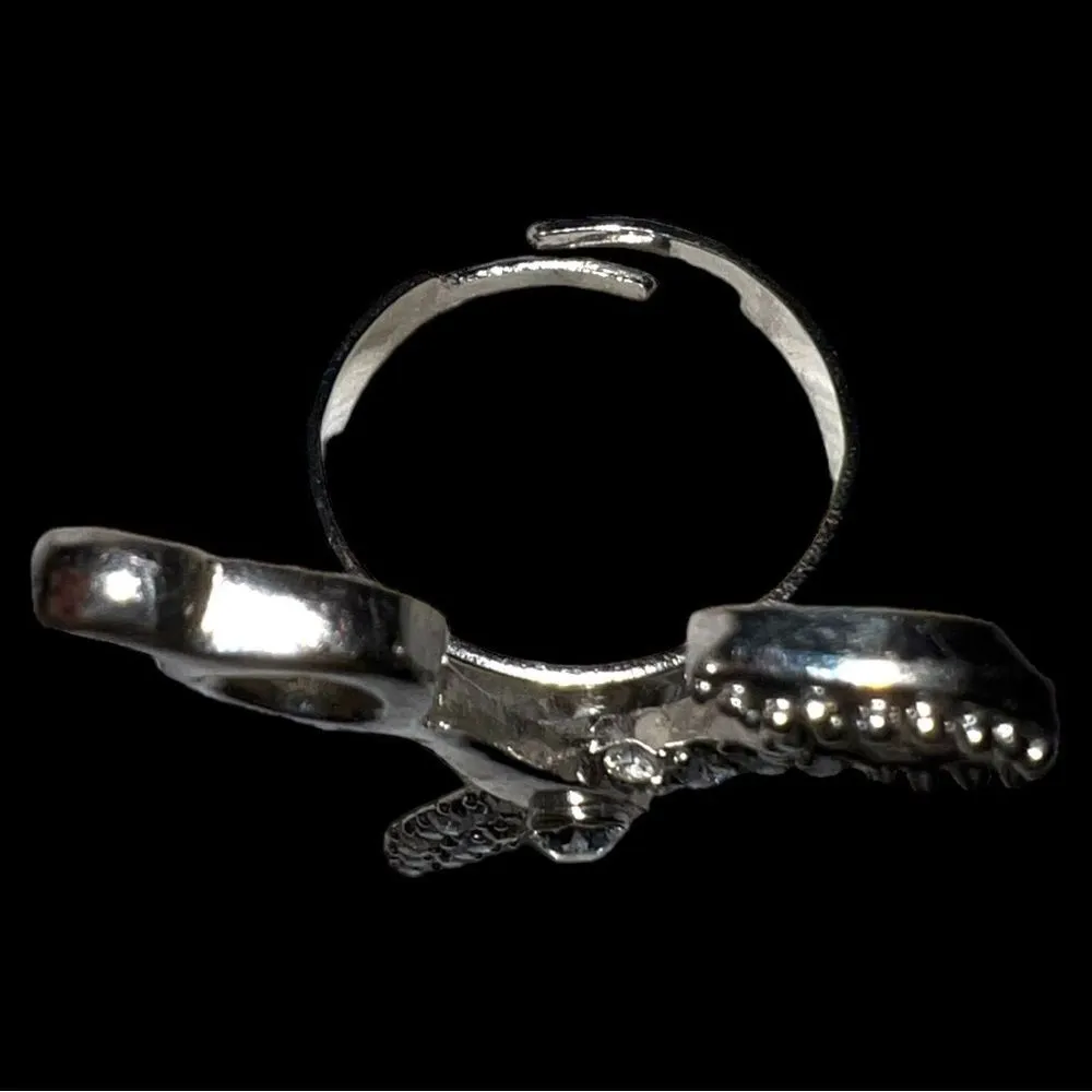 Cute little scissors ring. Nothing expensive, just cute! Silver - Image 4