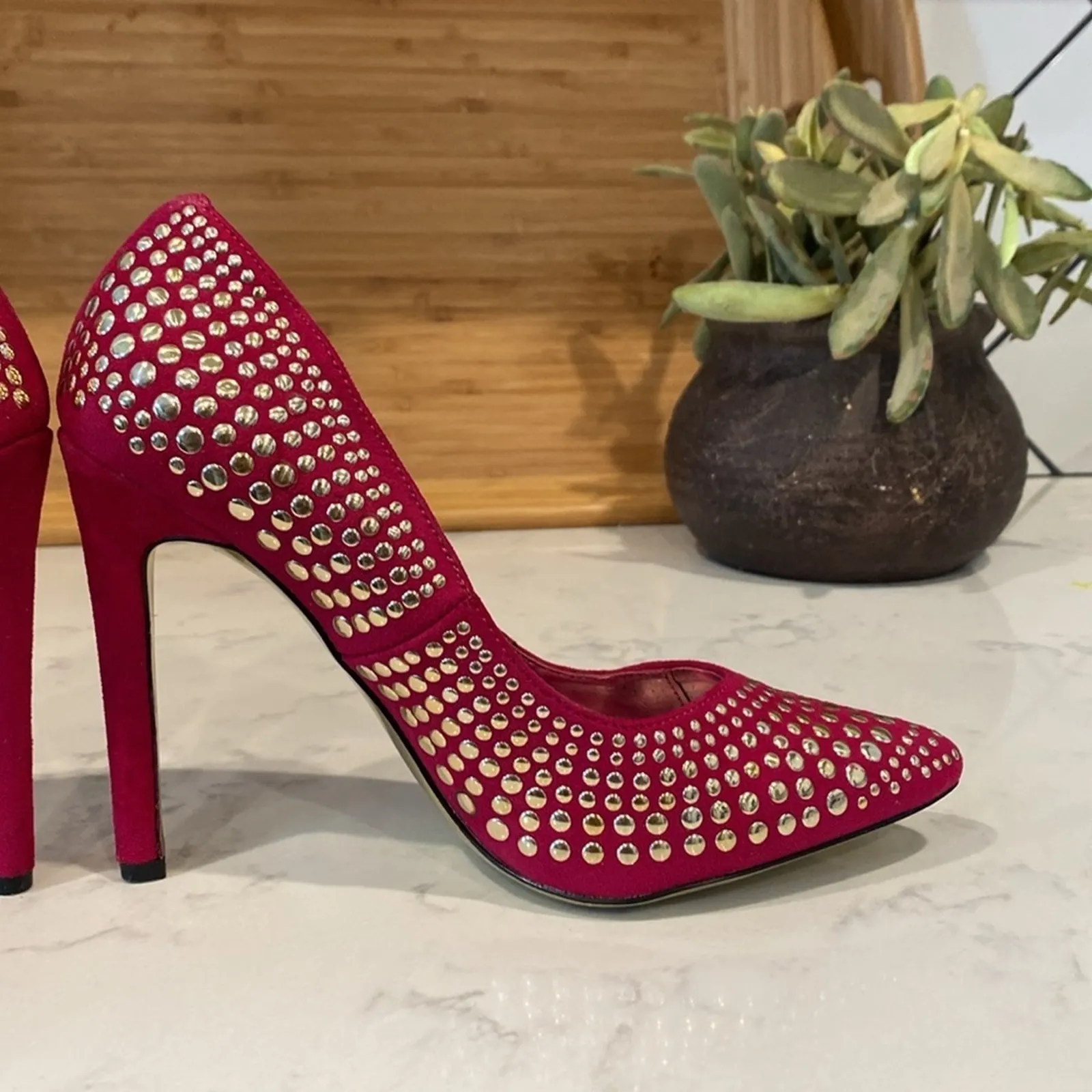 Betsey Johnson Faalyn Fuschia Studded Pointed Toe heels rocker size 6.5 quirky - Image 7