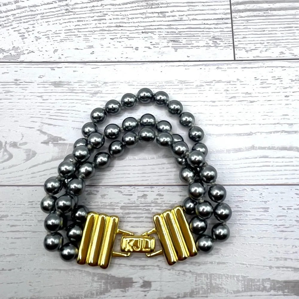 KJL Bracelet Beautiful 3 Strand KENNETH LANE Faux Silver Pearls Luxury Vintage - Image 8