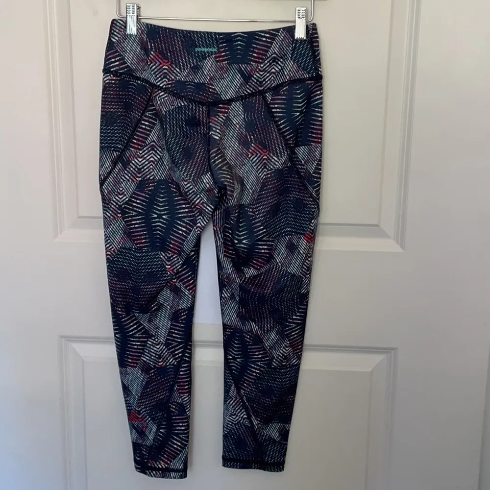 Patagonia Workout Printed Crop Leggings Small - Image 2