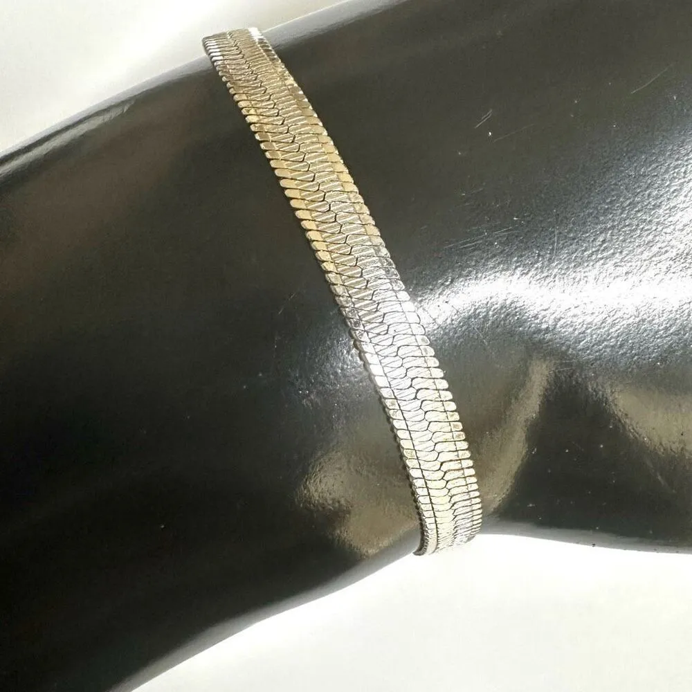 Silver tone herringbone chain bracelet - Image 3