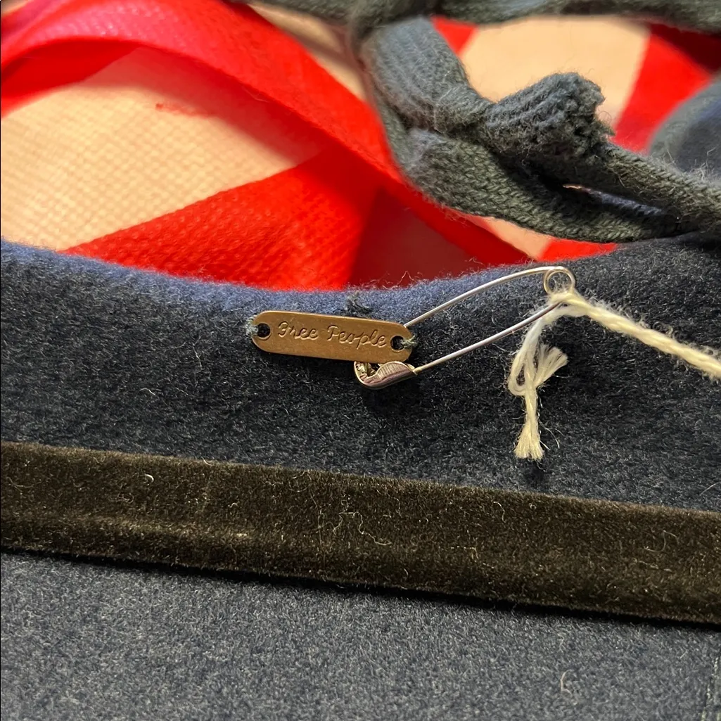 Free People Women’s Blue Green Lace Knit Button Vest with Hood. Size: Xtra Small - Image 2