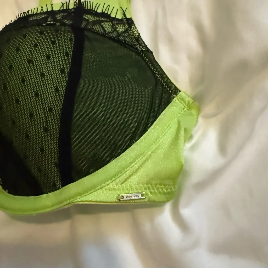 Like New Victoria's Secret Lime Green & Black Lace Push Up Demi Bra - Image 3