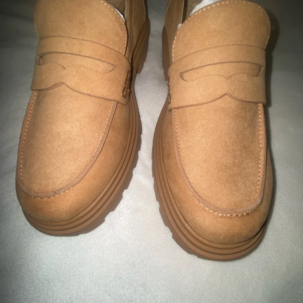BRAND NEW Womens Chunky Platform Felt/Suede Tan Loafers Size 9.5 - Image 3