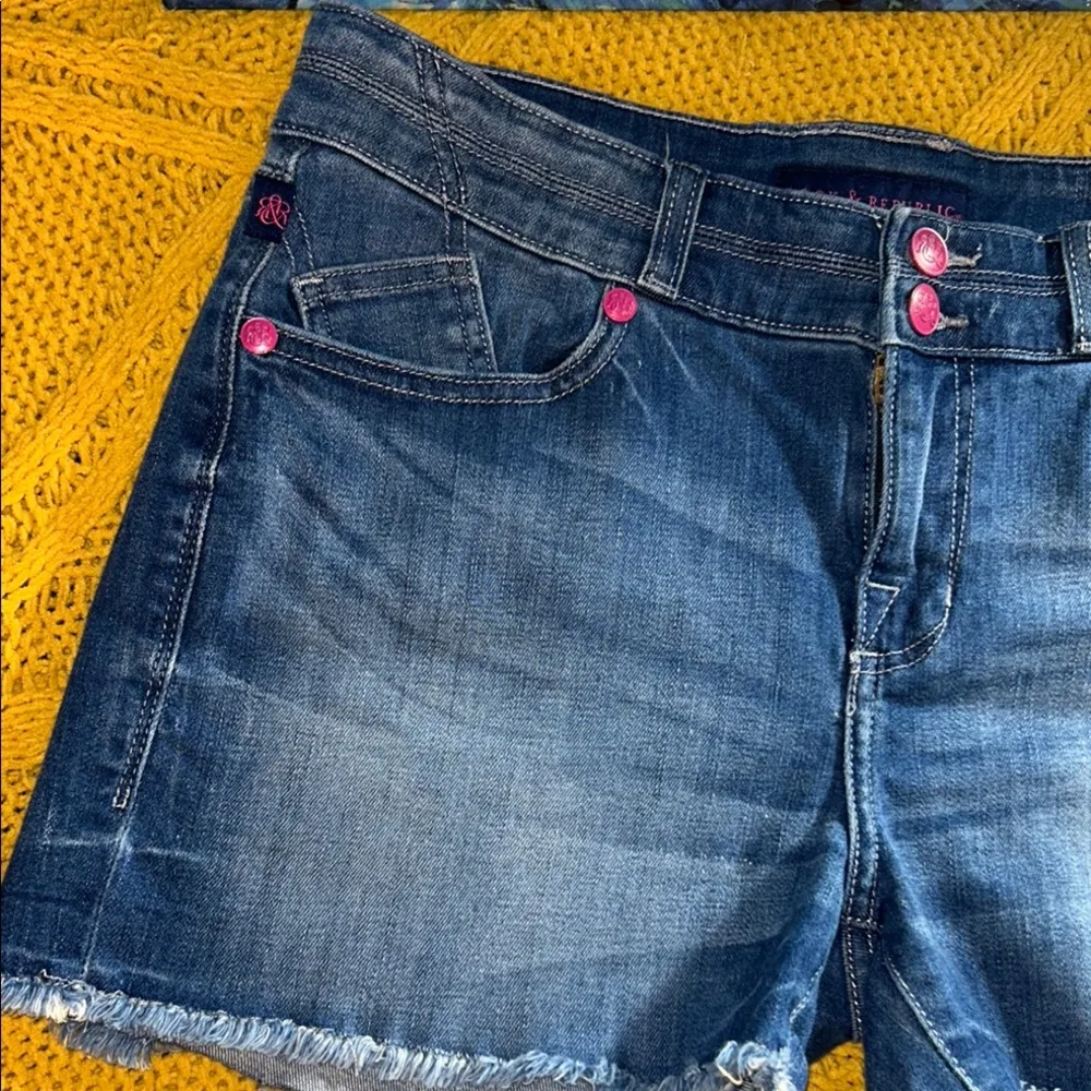 Rock & Republic Size 10 Jean Shorts - Image 2
