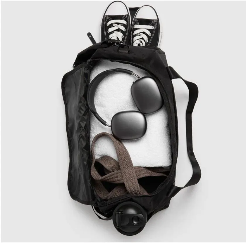 Gymshark Duffel Bag Everyday Gym Small Red - Image 9