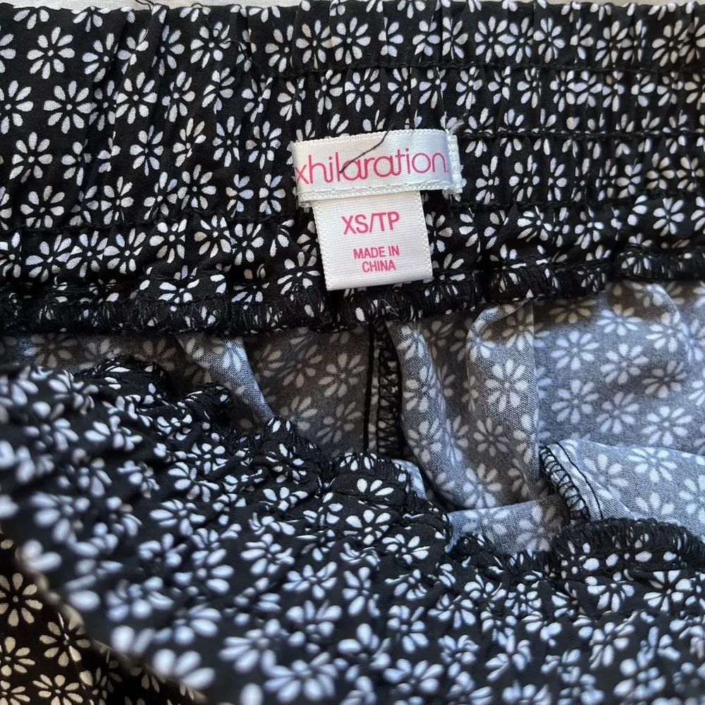 Black and white flower joggers - Image 5