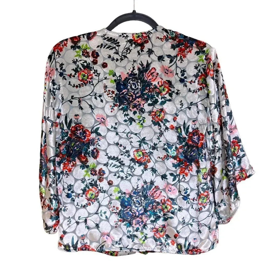 ANTHROPOLOGIE Maeve Umi Velvet Wrap Top Size Extra Small Floral - Image 4