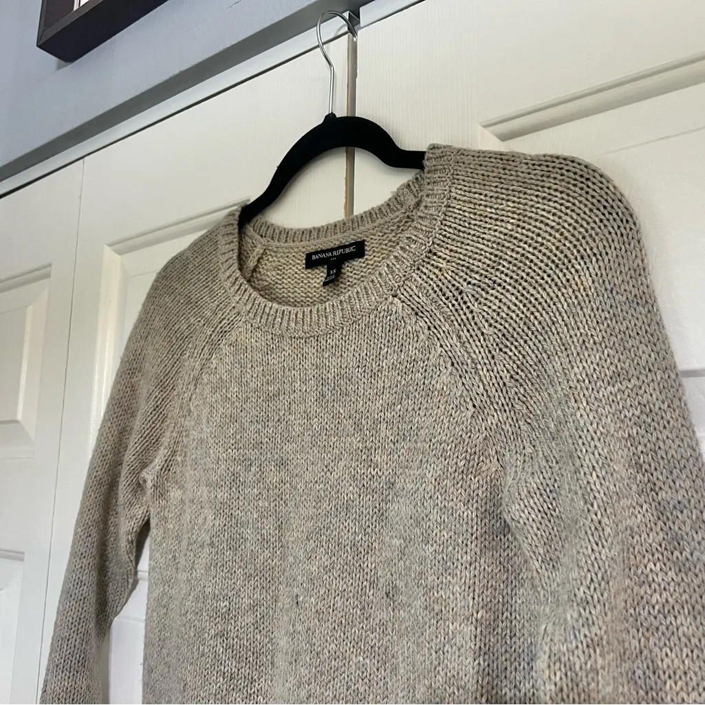 Banana Republic XS Crewneck Tan Grey Sweater Boxy Acrylic Wool Alpaca Blend - Image 2