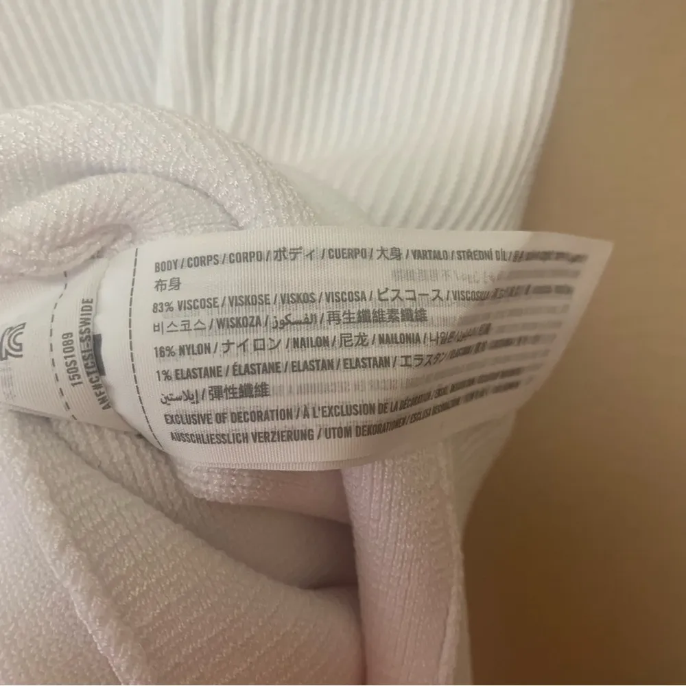 Abercrombie & Fitch Ribbed Knit Tank Top Bodysuit
White Size Large NWT New - Image 11