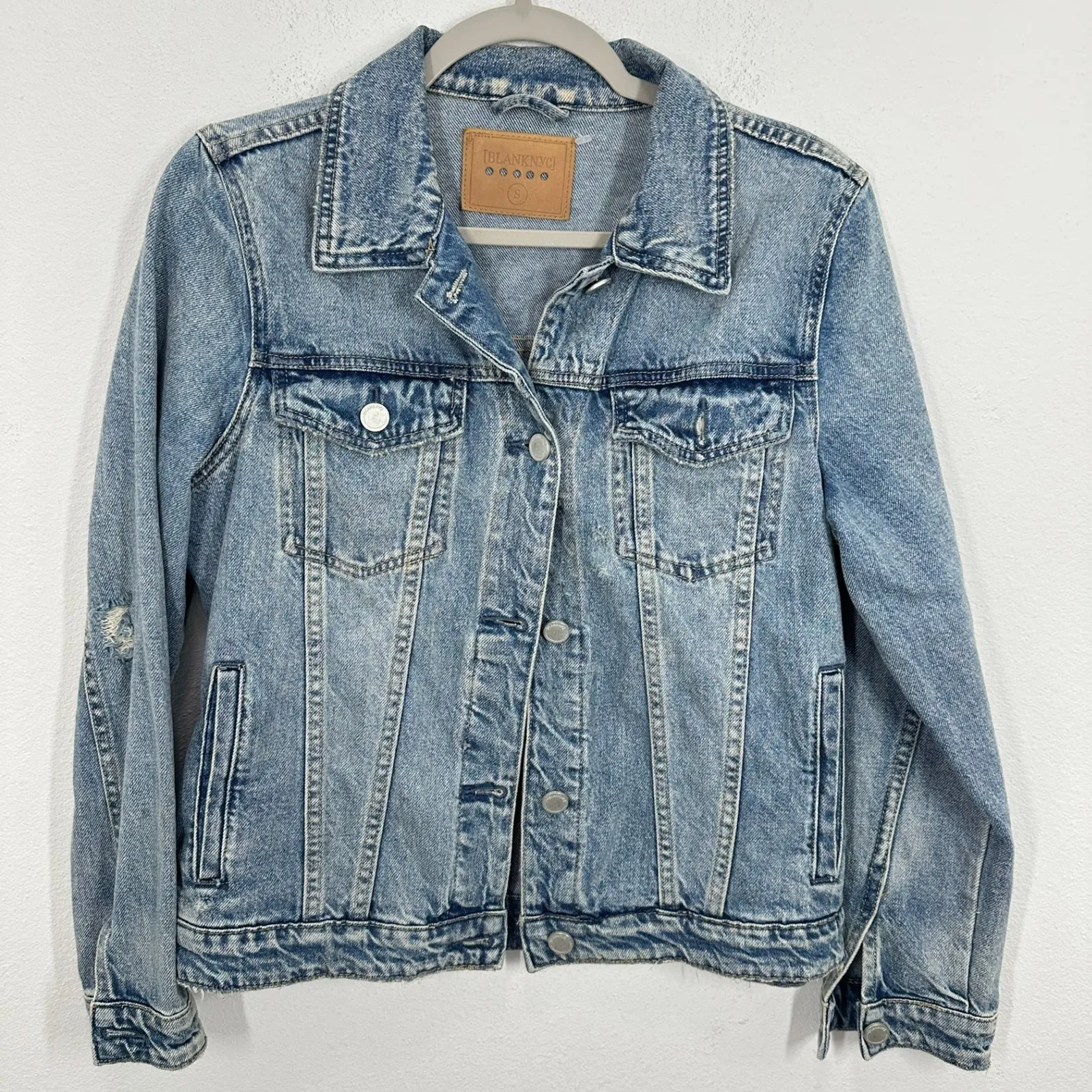 BLANKNYC Women's Denim Jacket Light Wash Distressed Casual Country Festival Blue - Image 10