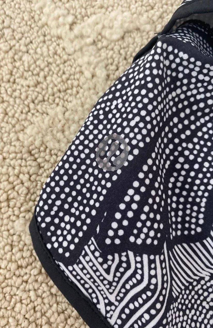 Lululemon women  shorts - Image 5